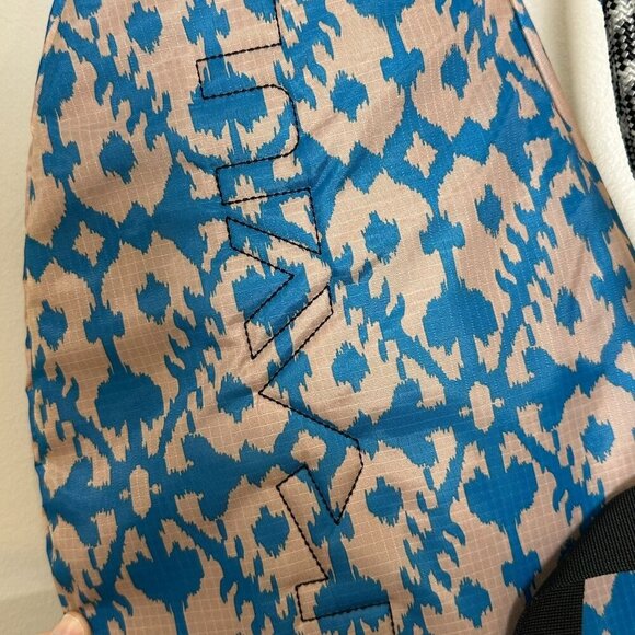 KAVU Sling Rope Bag Blue Zip Pockets Daypack Travel Backpack Aztec H20 Resistent - Picture 11 of 11